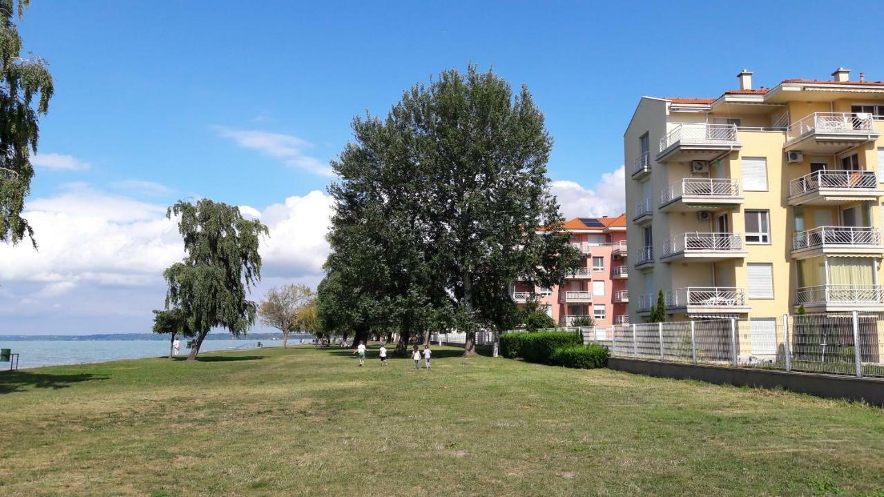 Siofoki Vizparti Nyaralo - Lakeside Apartment Экстерьер фото